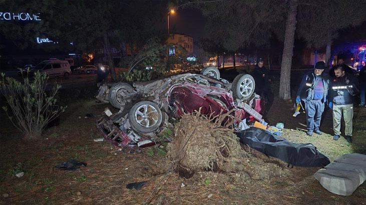 Karabük’te feci kaza! Otomobil, takla atarak çarptığı ağacı kökünden söktü