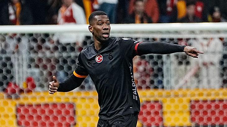 Galatasaray’dan devre arası transferi endişesi! Cuesta örneği