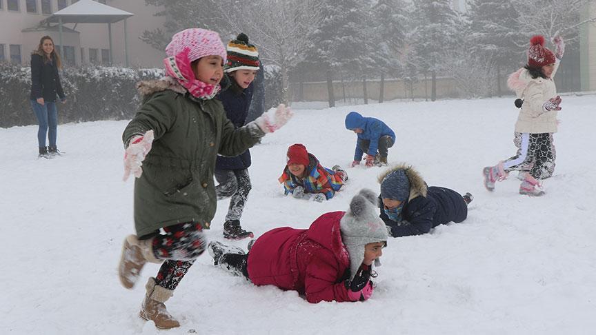 SON DAKİKA Hangi illerde okullar tatil? Kar yağışı etkisini artırdı, haberler peş peşe geldi
